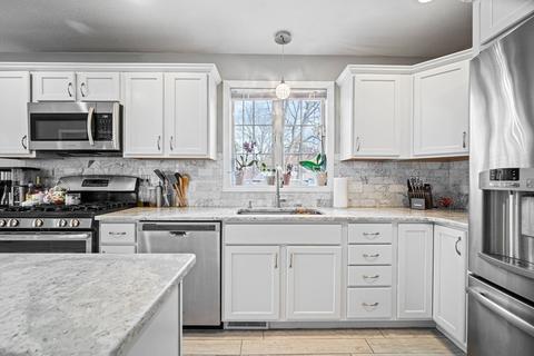 175 Fiberloid St, Springfield, MA 01151 photo 4