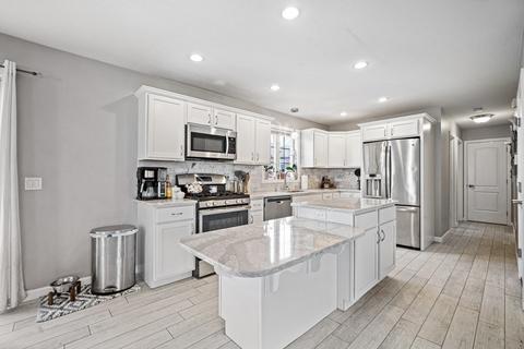 175 Fiberloid St, Springfield, MA 01151 photo 2