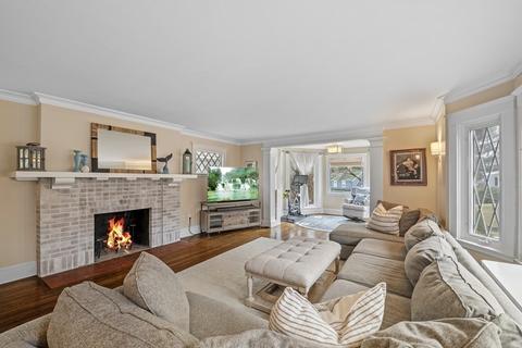 54 Pilgrim Rd, Marblehead, MA 01945 photo 5