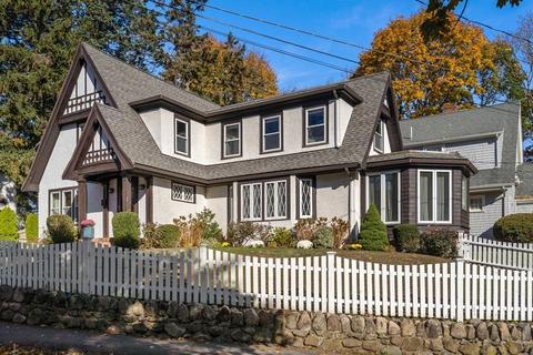 54 Pilgrim Rd, Marblehead, MA 01945 photo 2