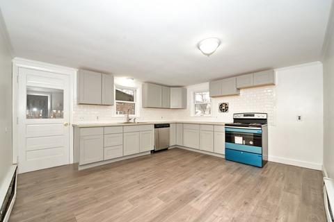 16 Perry St, Danvers, MA 01923 photo 4