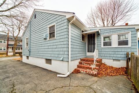 16 Perry St, Danvers, MA 01923 photo 2