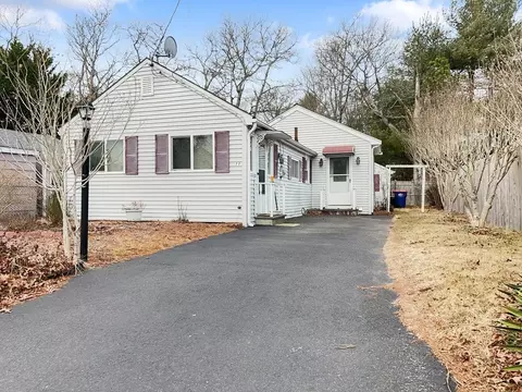 11 Crocker Ave, Wareham, MA 02571 photo 2