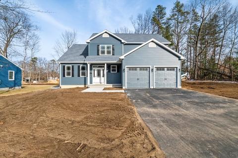 135 W Crystal Brook Dr, Springfield, MA 01118