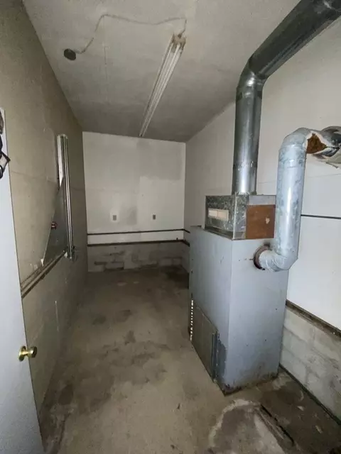 475 E Main St, Orange, MA 01364 photo 11