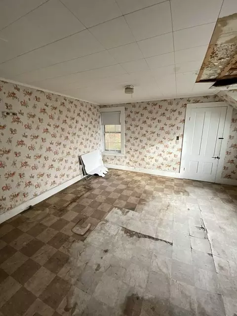 475 E Main St, Orange, MA 01364 photo 7