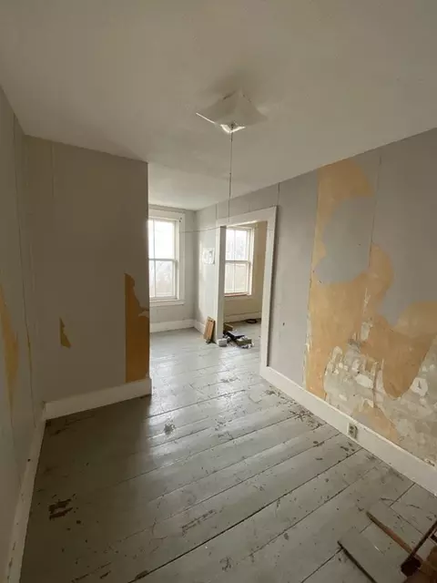 475 E Main St, Orange, MA 01364 photo 5