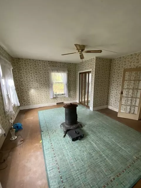 475 E Main St, Orange, MA 01364 photo 4