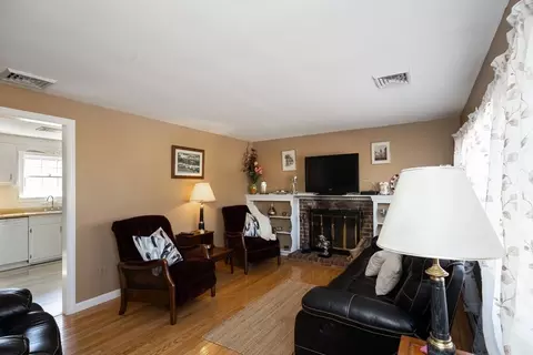76 Compass Cir, Hyannis, MA 02601 photo 4