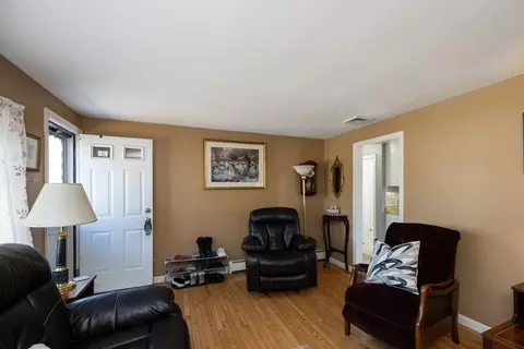 76 Compass Cir, Hyannis, MA 02601 photo 5