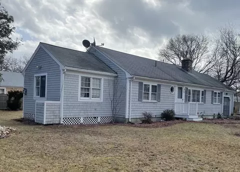 76 Compass Cir, Hyannis, MA 02601 photo 2