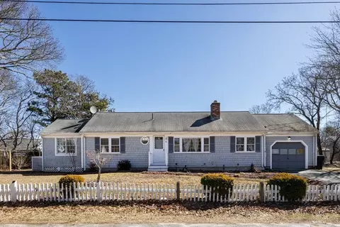 76 Compass Cir, Hyannis, MA 02601 photo 1