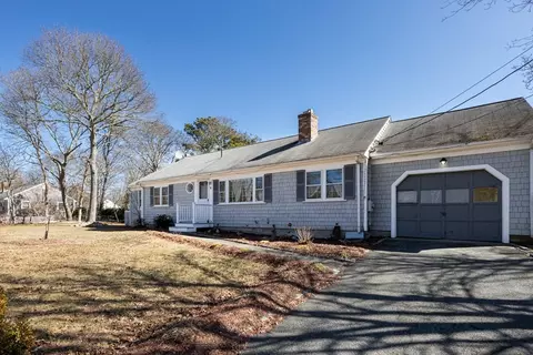 76 Compass Cir, Hyannis, MA 02601 photo 3