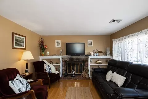 76 Compass Cir, Hyannis, MA 02601 photo 6
