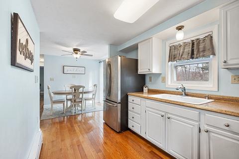 16 Campbell St, Webster, MA 01570 photo 4