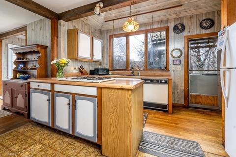 36 Beach St, Bourne, MA 02553 photo 4