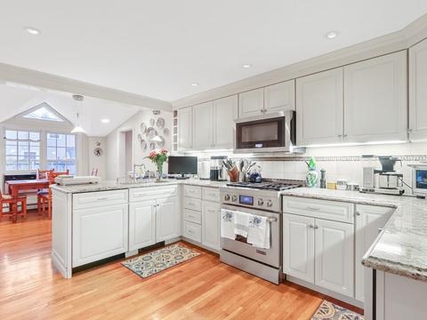 52 Beverly, Wellesley, MA 02481 photo 2