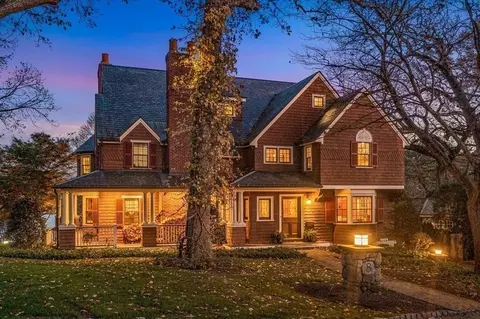8 Niles Ln, Winchester, MA 01890