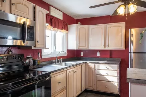 11 Arden St, Springfield, MA 01118 photo 5