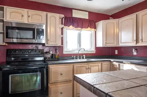 11 Arden St, Springfield, MA 01118 photo 2