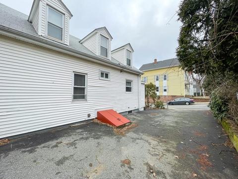 335 Tecumseh St, Fall River, MA 02721 photo 4