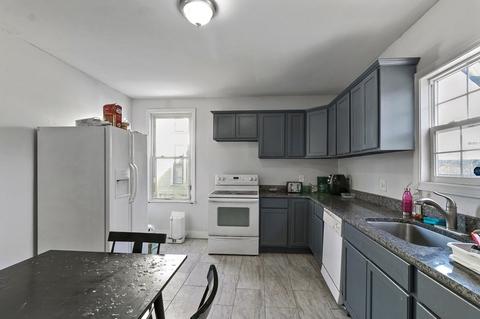 61 Thompson St, Springfield, MA 01109 photo 9