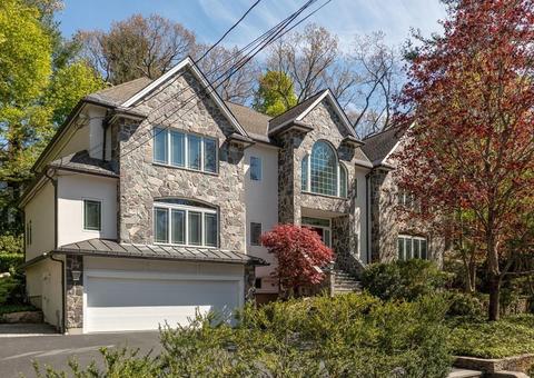 10 Bishopsgate Rd, Newton, MA 02459