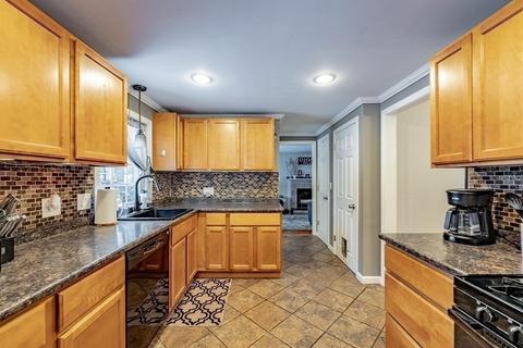 372 Ryan Rd, Northampton, MA 01062 photo 8