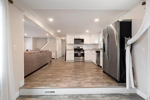 51 Lang St, Springfield, MA 01104 photo 9