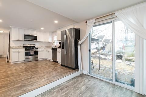 51 Lang St, Springfield, MA 01104 photo 10