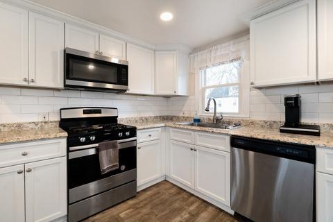 51 Lang St, Springfield, MA 01104 photo 7
