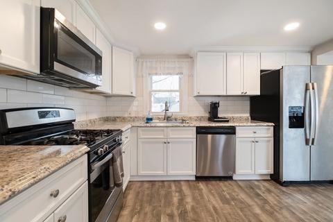 51 Lang St, Springfield, MA 01104 photo 6