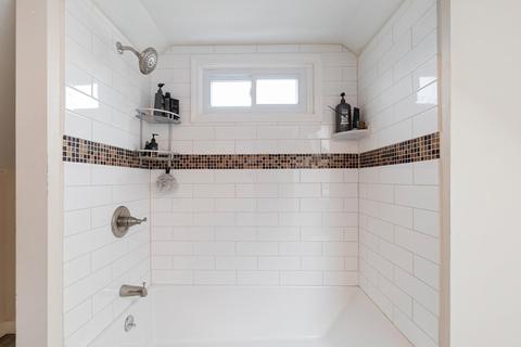 51 Lang St, Springfield, MA 01104 photo 18