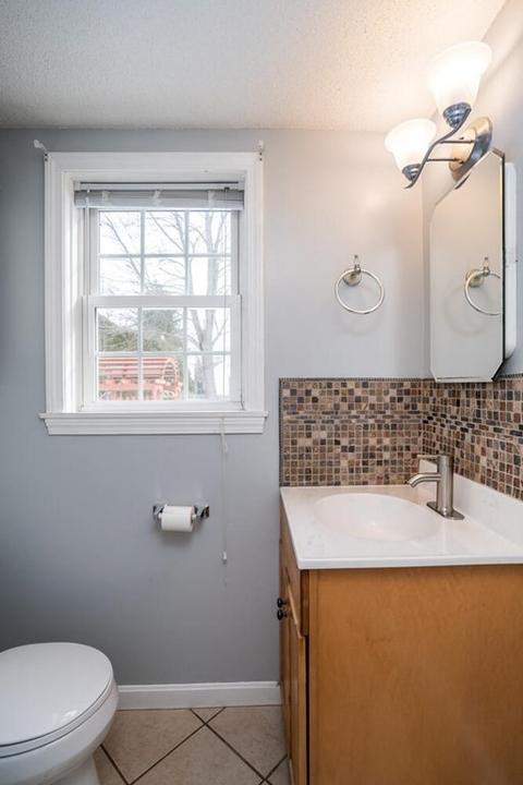 10 Mount Tom Ave, Easthampton, MA 01027 photo 28