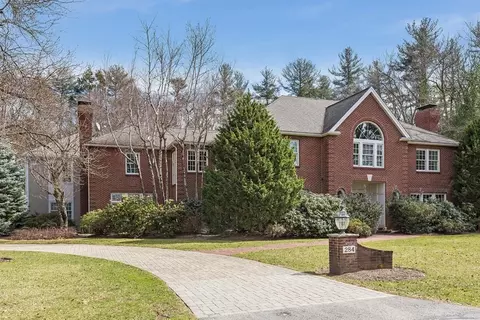 284 Mattison Dr, Concord, MA 01742