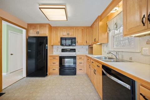 7 Nancy Cir, Maynard, MA 01754 photo 4