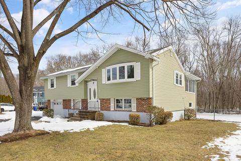 7 Nancy Cir, Maynard, MA 01754 photo 2
