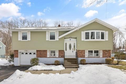 7 Nancy Cir, Maynard, MA 01754 photo 1