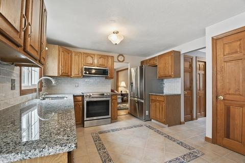 21 Merrill Rd, Sutton, MA 01590 photo 2