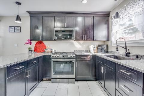 33 Ladd St, Springfield, MA 01109 photo 4