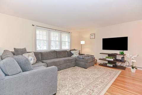 27 Borrows Rd, Foxboro, MA 02035 photo 4