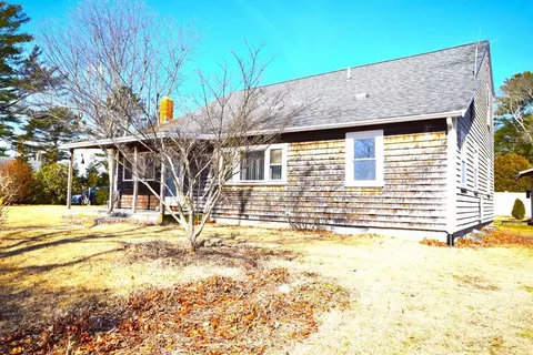 8 Gordon St, Wareham, MA 02576 photo 1