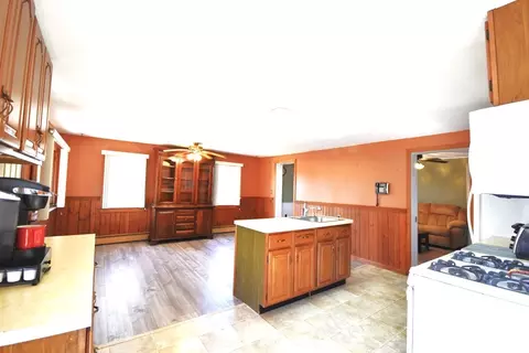 8 Gordon St, Wareham, MA 02576 photo 4