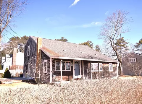 8 Gordon St, Wareham, MA 02576 photo 2