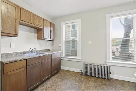 323 Bay St, Springfield, MA 01109 photo 2