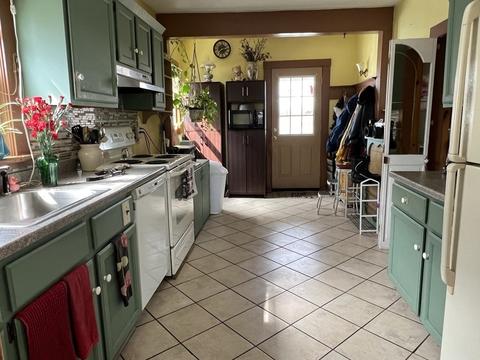 14 Jay St, Gardner, MA 01440 photo 2