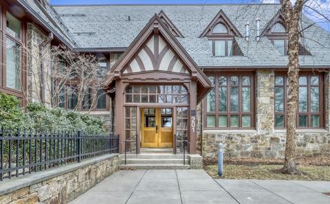 201 Freeman St #A2, Brookline, MA 02446 photo 2