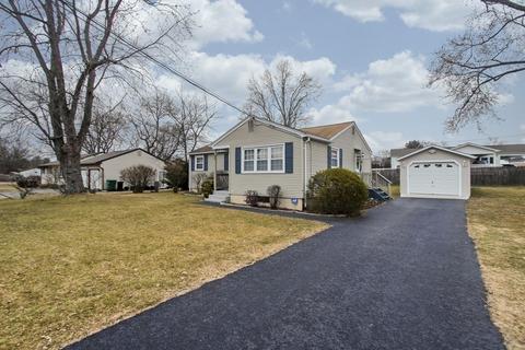 22 Keyes Dr, Chicopee, MA 01020 photo 1