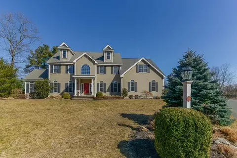 66 Mohawk Path, Holliston, MA 01746 photo 1