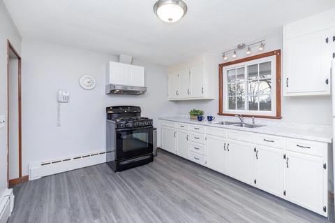 41 Hardy St, Springfield, MA 01129 photo 5
